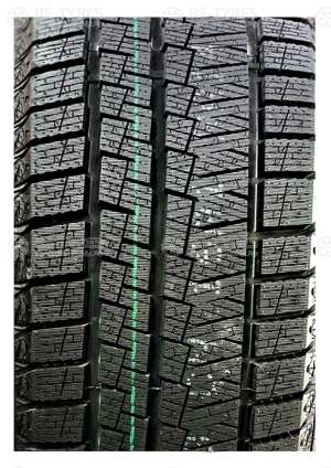 Kapsen SnowShoes AW33 215/65 R16 98H